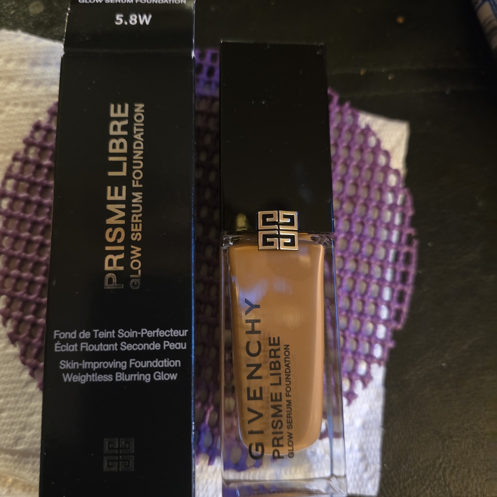 Givenchy Prisme Libre Glow Serum Foundation - Tan